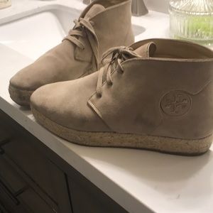 Booties In good condition very comfortable